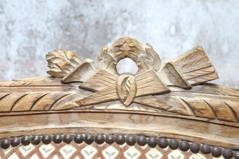 H-P WSPANIAŁY FOTEL W STYLU LUDWIKA XVI KLASYCZNA ELEGANCJA