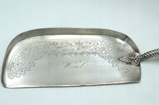 H-P ANTYCZNA ŁYŻKA DO ZBIERANIA OKRUCHÓW ZE STOŁU Mappin & Webb