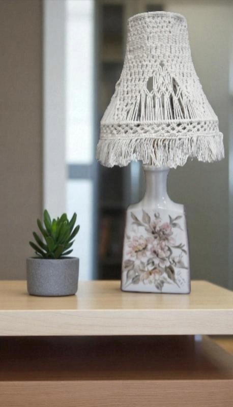 H-P CUDNA PORCELANOWA LAMPKA Z ABAŻUREM MAKRAMA - KAISER -MALOWANA