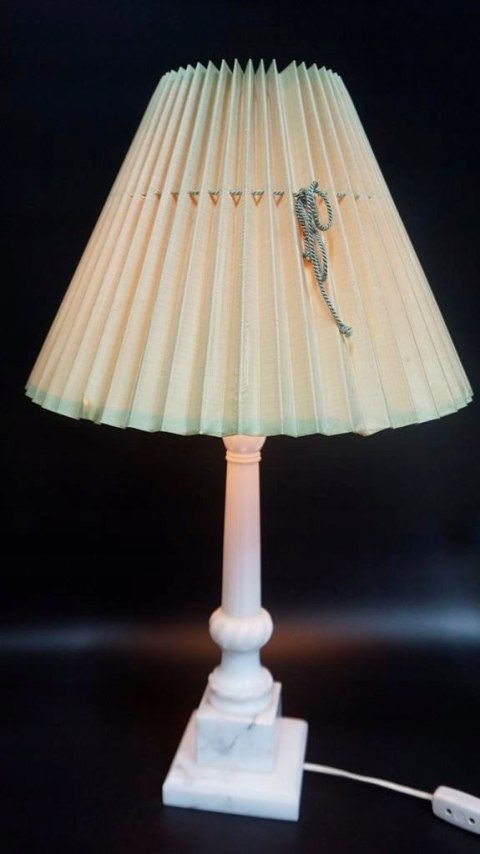 H-P EFEKTOWNA WYSOKA LAMPA KOLUMNOWA Z MARMURU