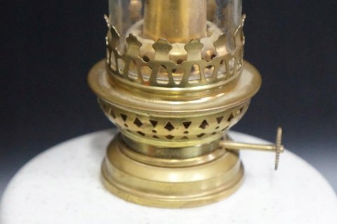 H-P MOSIĘŻNO CERAMICZNA LAMPA NAFTOWA Z KLOSZEM