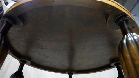 H-P PIĘKNY STOLIK KAWOWY- OKRĄGŁA ŁAWA NA BALASACH z SZYBĄ NA BLACIE