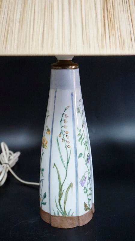 H-P PRZEPIĘKNA MALOWANA LAMPA PORCELANOWA Z ORGANICZNYM ABAŻUREM KPM