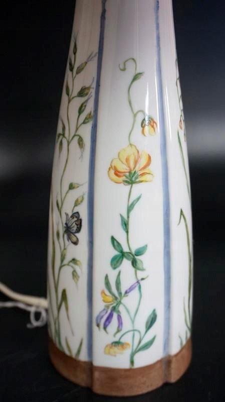 H-P PRZEPIĘKNA MALOWANA LAMPA PORCELANOWA Z ORGANICZNYM ABAŻUREM KPM