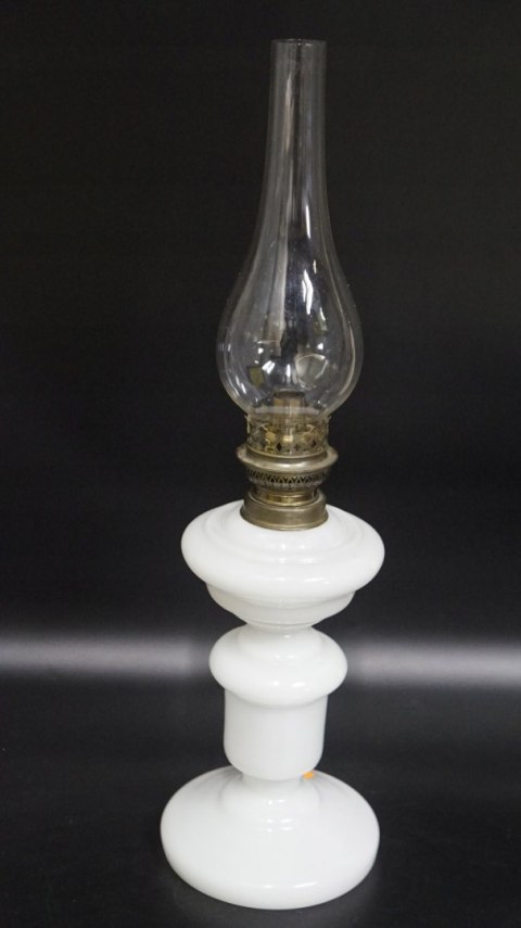 H-P UROCZA LAMPA NAFTOWA SZKLANA