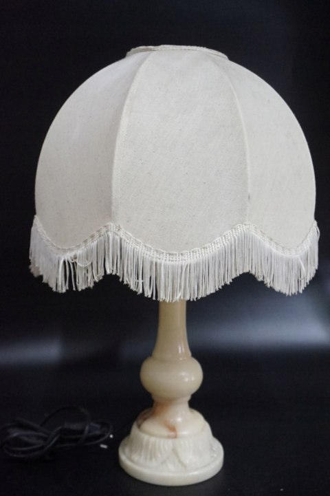 H-P LAMPKA -LAMPA KOLUMNA Z JASNEGO MARMURU
