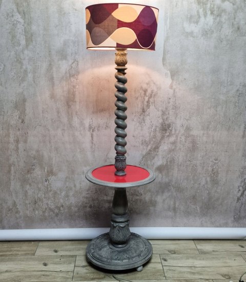 H-P WSPANIAŁĄ STOJĄCA LAMPA ZE STOLIKIEM /n
