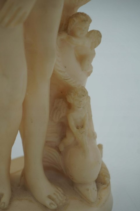 H-P STARA FIGURA WENUS AFRODYTA - ALABASTER