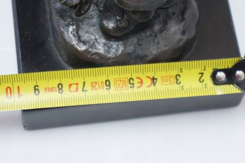 H-P PIĘKNA FIGURA Z BRĄZU DZIECKO Z WINOGRONEM