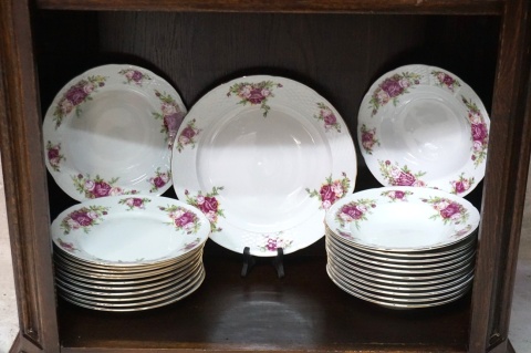 H-P DUŻY SERWIS PORCELANOWY THUN CARLSBAD RÓŻE 73 ELEMENTY BOHÊME