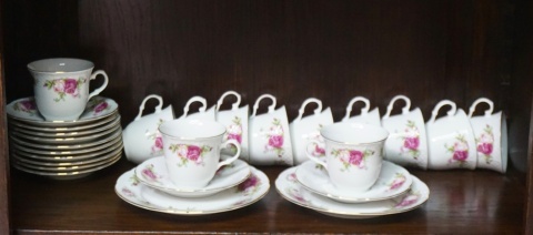 H-P DUŻY SERWIS PORCELANOWY THUN CARLSBAD RÓŻE 73 ELEMENTY BOHÊME