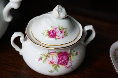 H-P DUŻY SERWIS PORCELANOWY THUN CARLSBAD RÓŻE 73 ELEMENTY BOHÊME