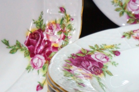 H-P DUŻY SERWIS PORCELANOWY THUN CARLSBAD RÓŻE 73 ELEMENTY BOHÊME